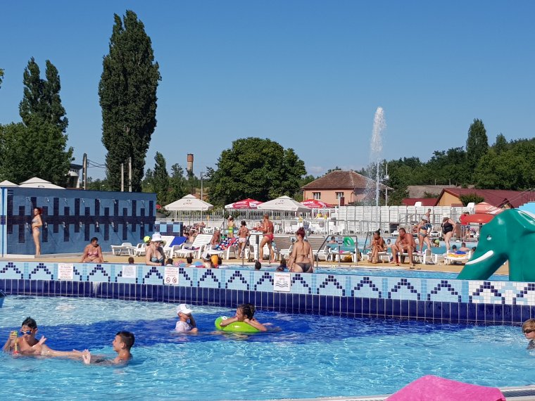 Édes Erdély, itt vagyunk, idén itthon csobbanunk! – Mentőövet „dobott” a járvány a kevésbé ismert hazai fürdőknek