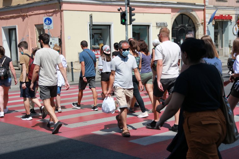 Féléves koronamérleg: az elmúlt egy hónapban regisztrálták a fertőzések csaknem felét