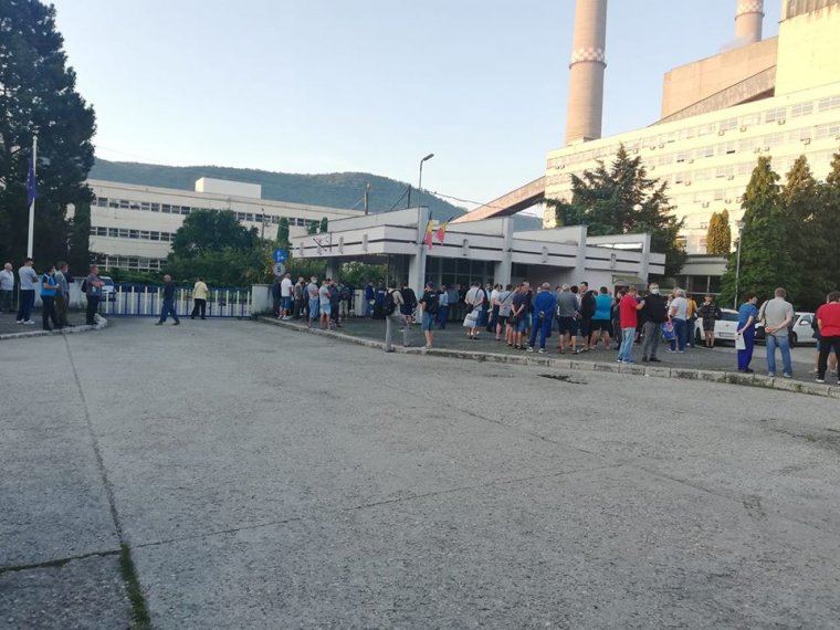 Két hete áll a marosnémeti hőerőmű, a prefektúra előtt tüntettek a szakszervezetek képviselői