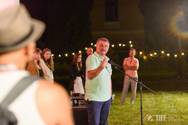 Kiebrudalták a velencei filmfesztivál zsűrijéből a maszkellenes román rendezőt?