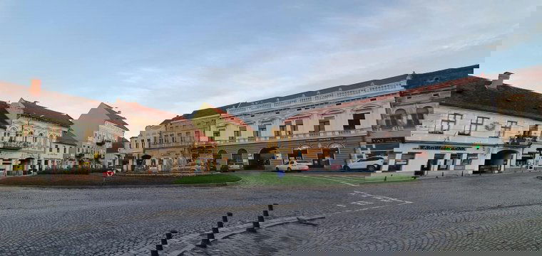 Teraszépítésre ösztönzi a vendéglátósokat Kézdivásárhely önkormányzata