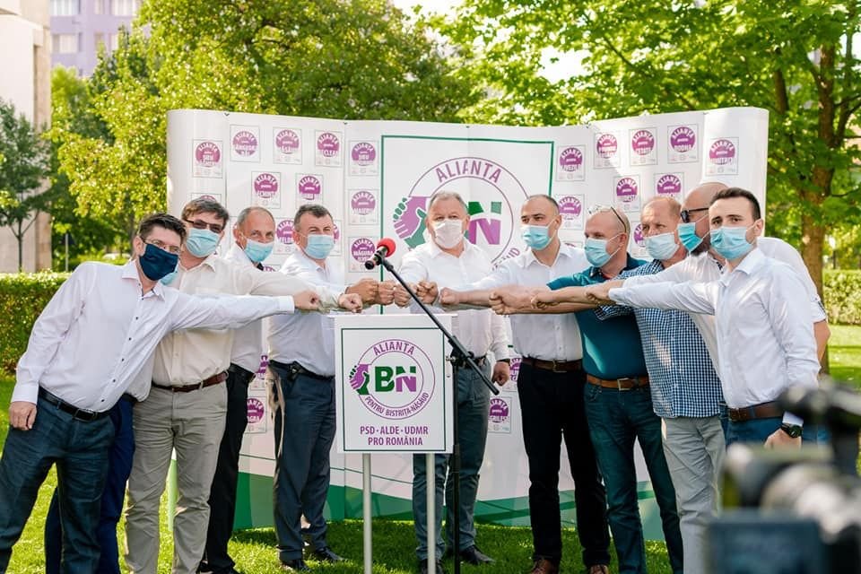 A négy szövetkező párt képviselői a koalíció bemutatásakor &bullet;  Fotó: Facebook/Décsei Attila