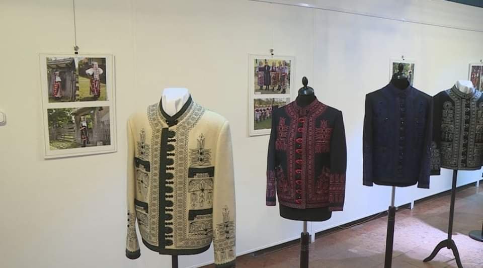 Hétvégén a jellegzetes kalotaszegi ruhadarab, a bujka megvarrásának technikáját lehet elsajátítani •  Fotó: Facebook/Bokréta Kulturális Egyesület