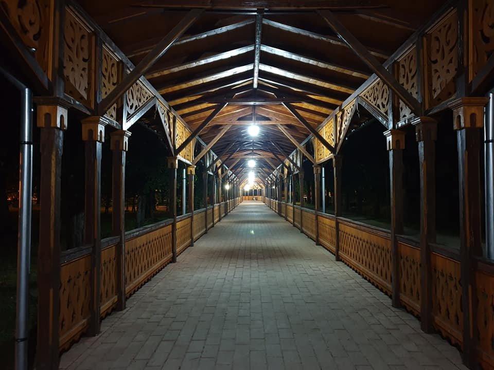 Sissi is gyakran sétált a a „facsipkés” oszlopsor között &bullet;  Fotó: Facebook/Orasul Buzias