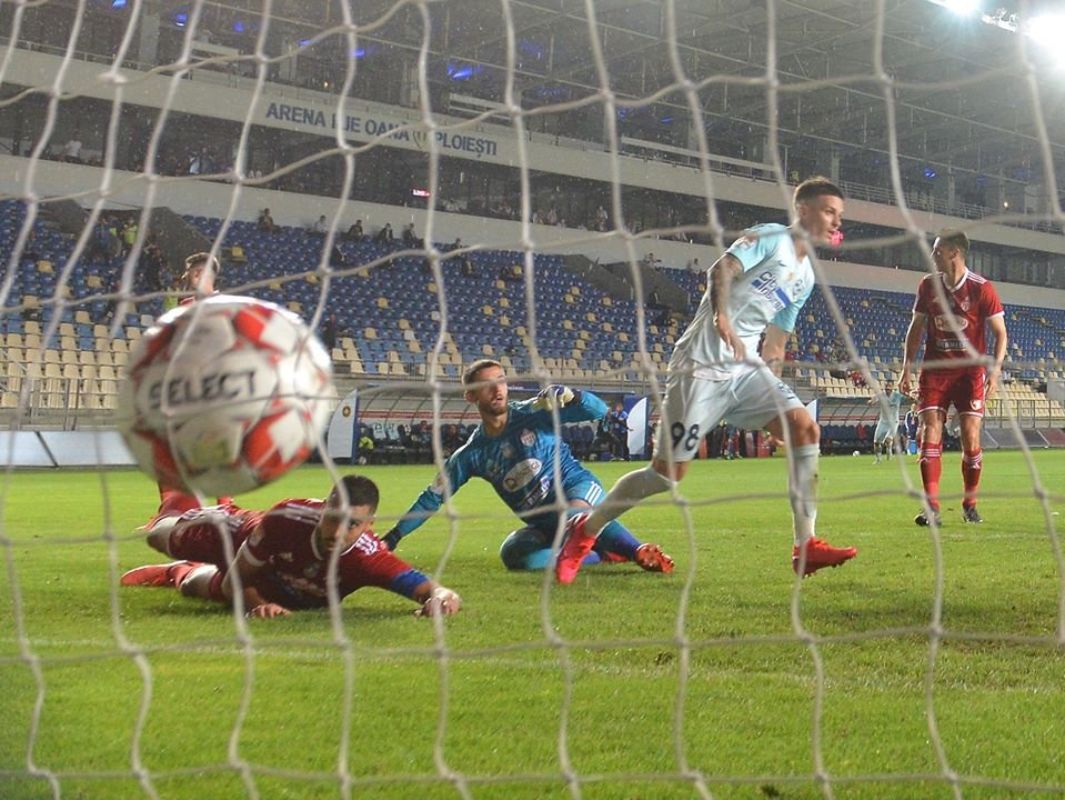 A trófea sorsát Dennis Man nagy védelmi hibát követő találata döntötte el •  Fotó: facebook/fcsb