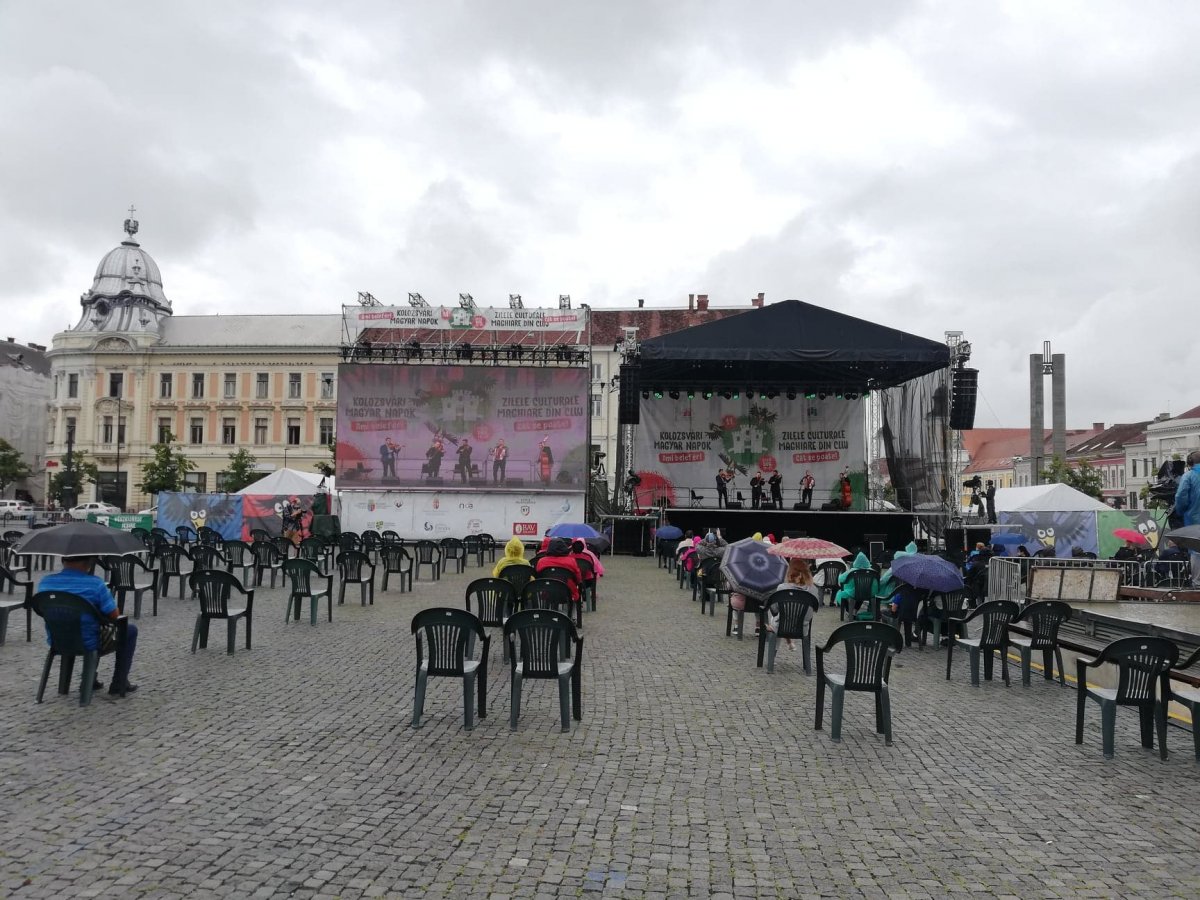 Így festett a Tokos zenekar koncertje a kincses város Főterén szerdán délben &bullet;  Fotó: Bede Laura