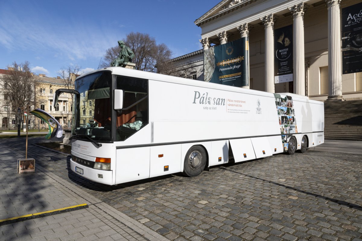 •  Fotó: palosbusz.hu