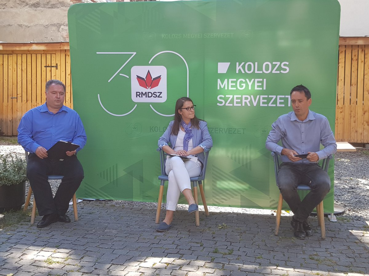 Vákár István, Oláh Emese és Csoma Botond a csütörtöki sajtótájékoztatón &bullet;  Fotó: Rostás Szabolcs