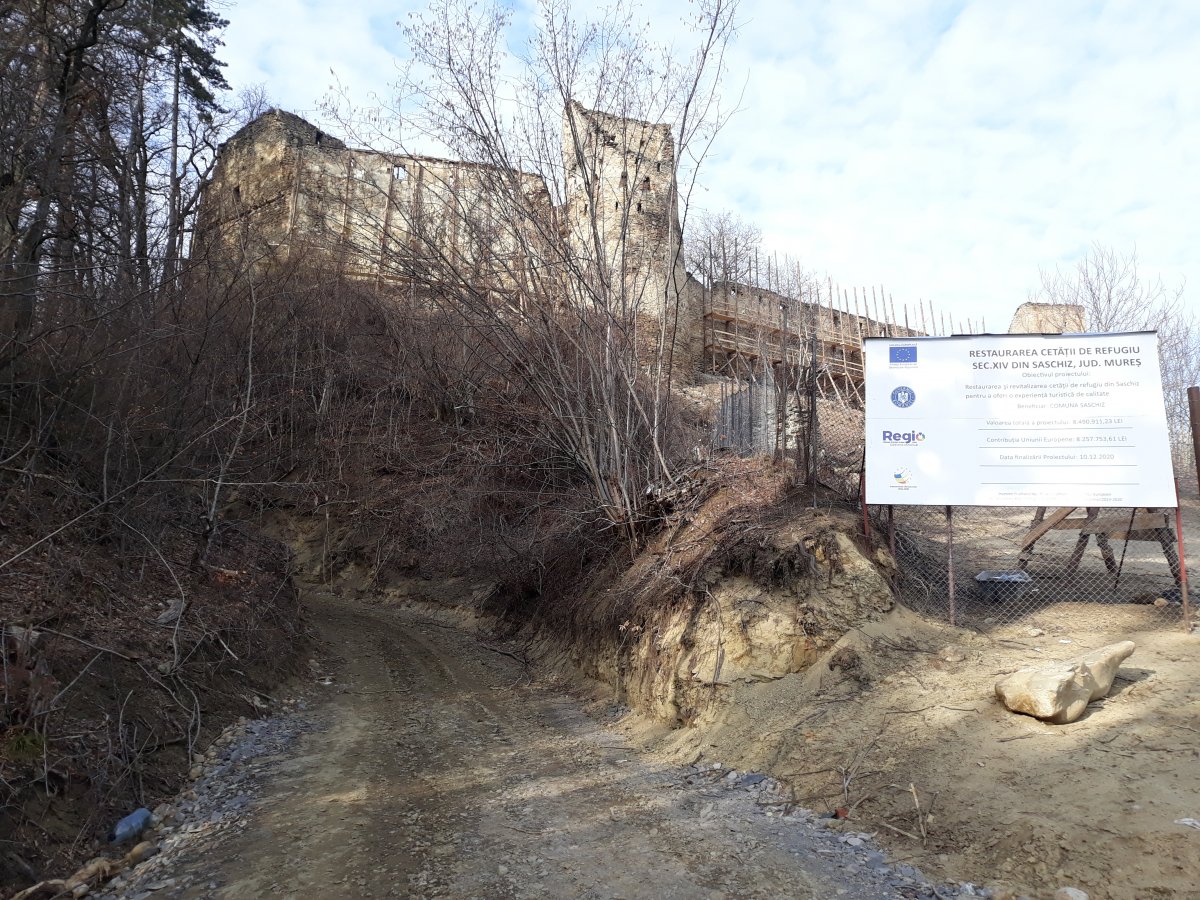 Bevehető. Sokáig a hideg és a mesterek hiánya hátráltatta az uniós pályázatból fi nanszírozott felújítási munkálatokat &bullet;  Fotó: Szucher Ervin