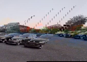 Interneten keresztül is lehetővé tenné a járművek forgalomba íratását egy új törvénytervezet