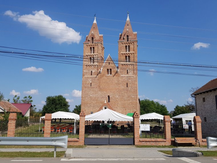 A mennyország előcsarnokában: megújult az Ákosok egykori monostora