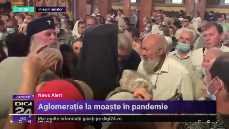 Zsúfoltság egy temesvári templomban: egészségért imádkoztak, csak a maszkot felejtették el