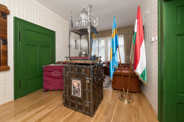 Torockóra kerül a Szent Korona és a koronázási ékszerek másolata