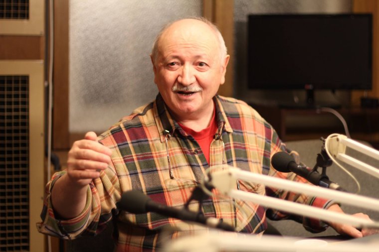 A történetek, amelyek megvilágítják egymást – Szávai Géza író Illyés Gyula-díjáról, a világregény műfaji kísérletéről