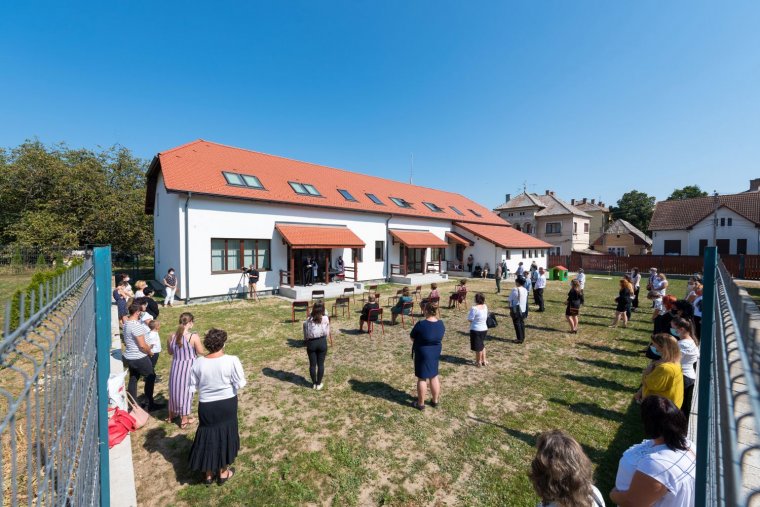 Húsz gyerek kezdte a tanévet a vadonatúj tordai óvodában