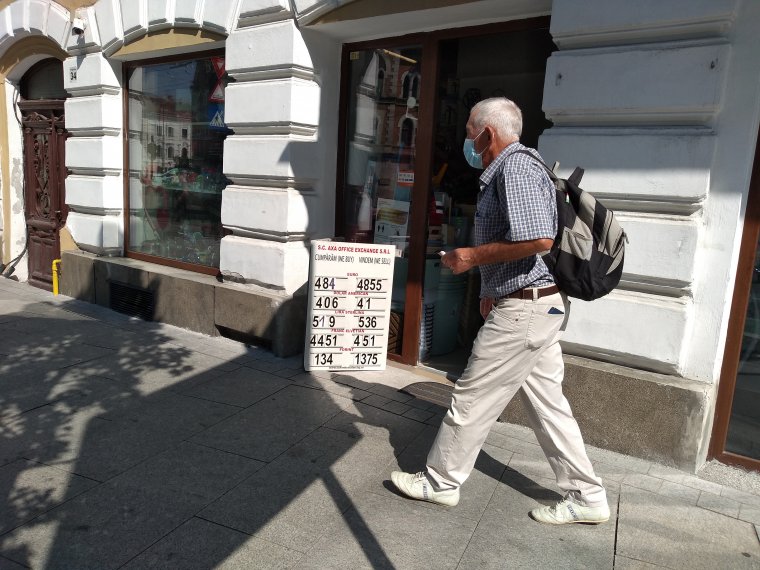 Meghaladhatja az 5 lejt is az euró árfolyama külföldi bankok előrejelzése szerint