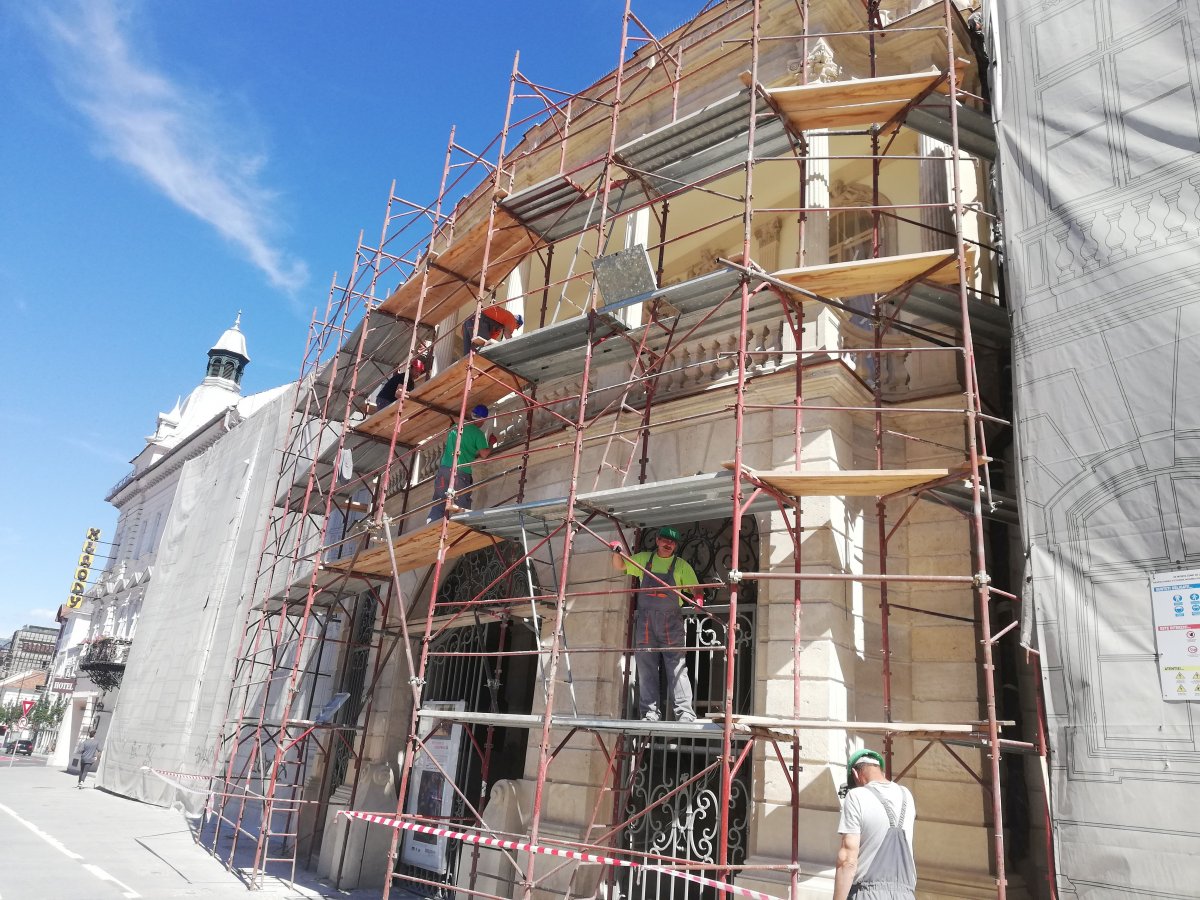 Csütörtök délben már az állványokat bontották a munkások &bullet;  Fotó: Pap Melinda