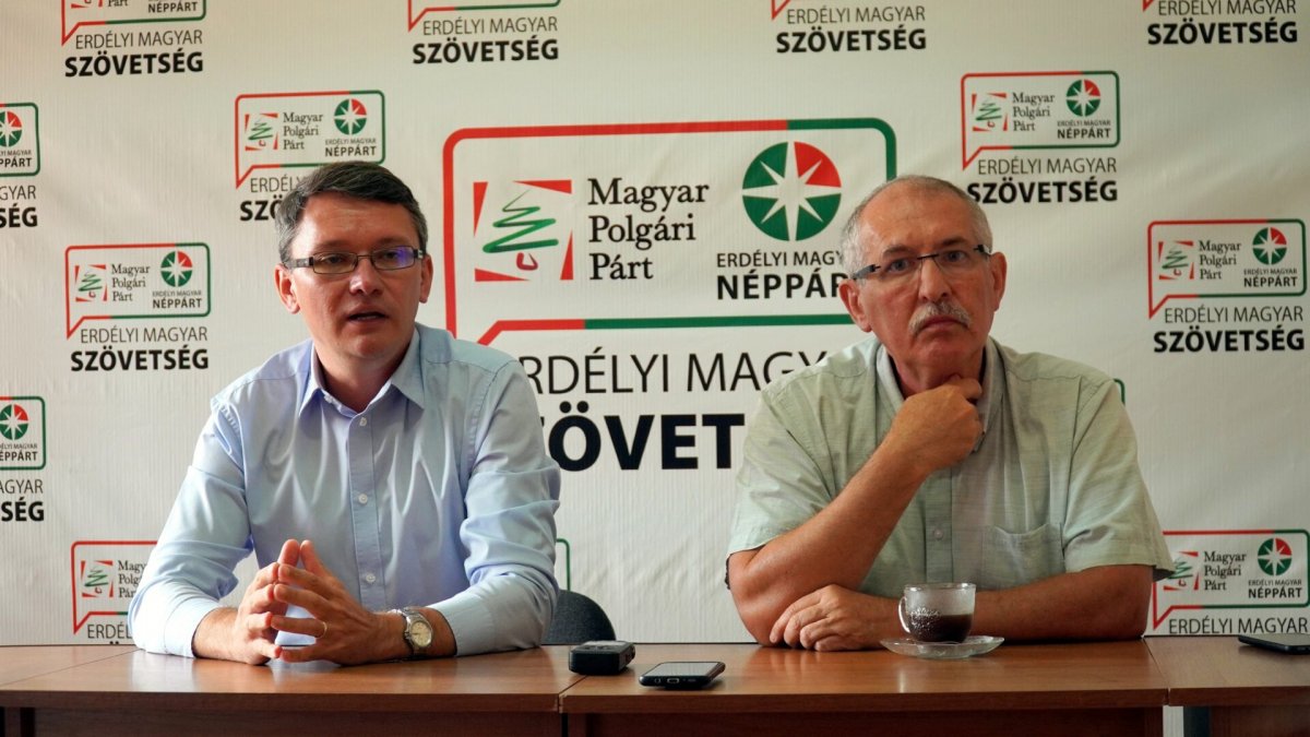Toró T. Tibor az EMSZ ügyvivő elnökével, Csomortányi Istvánnal •  Fotó: Neppart.eu