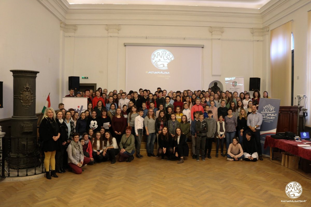 •  Fotó: Facebook/Adj, király, katonát! ifjúsági vetélkedő