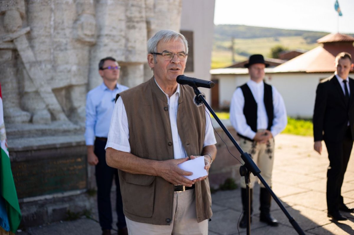 Tőkés László szerint az EMNP és az MPP büszkén mondhatja, hogy az autonomisták táborába tartozik &bullet;  Fotó: Erdélyi Magyar Szövetség