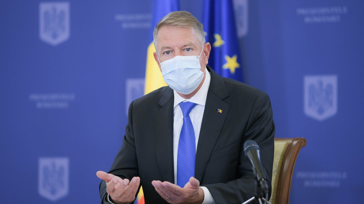 Nem zavarja őket. Magyarellenes kĳelentései ellenére újabb díjat vehet át a román elnök •  Fotó: Presidency.ro