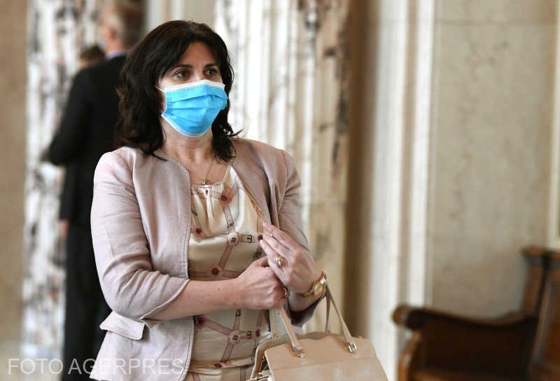 Monica Anisie tanügyminiszter szerint kiegészítésre szorul a szülőktől követelt nyilatkozat •  Fotó: Simion Mechno/Agerpres