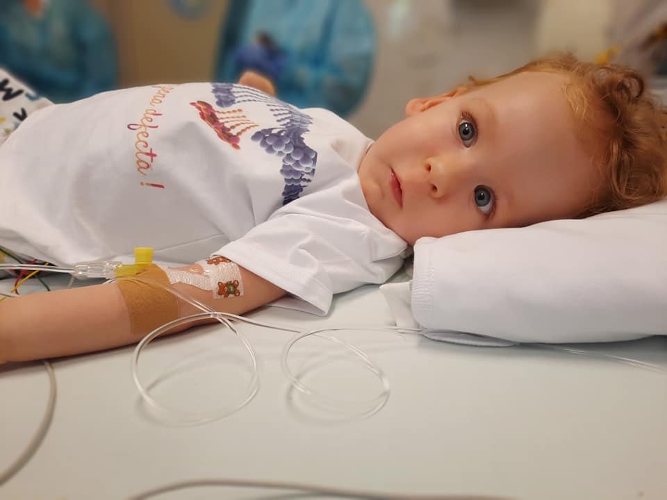 Kezdenek meglátszani a génterápia hatásai •  Fotó: Facebook/Kicsi Noel - SMA 1