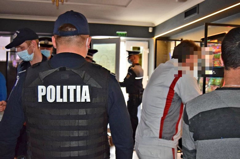 A ﬁatalok egyéves kiképzés után válhatnak a rendőrség tagjává •  Fotó: Kolozs megyei rendőrség