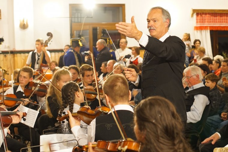 Dokfilm a Filiről, a medvekérdésről – Online követhető a székelyföldi alkotásokat felsorakoztató Kaptár szemle