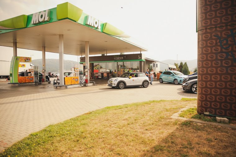 Befejezte autópályák melletti töltőállomásai építését a Mol Románia