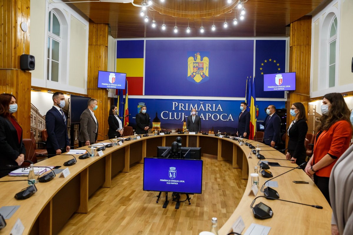 Az alakuló ülést a járványügyi korlátozások közepette tartották meg •  Fotó: Facebook/Municipiul Cluj Napoca