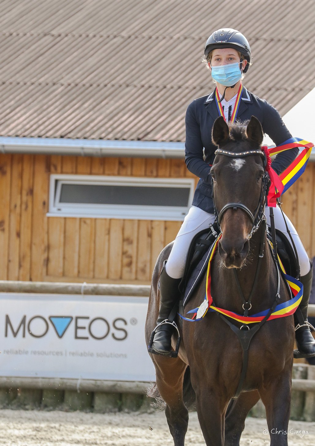 Elválaszthatatlanok. Kölcsönös a bizalom a díjugrató és Veszta között &bullet;  Fotó: Chris Ciunga