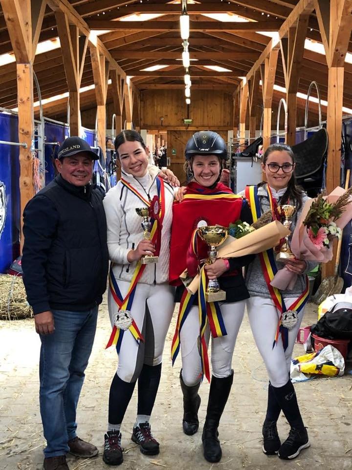 Edzője, Petre Ionescu segíti Balázs Dorottyát (pirosban) a felkészülésben &bullet;  Fotó: Facebook/Balázs Dorottya