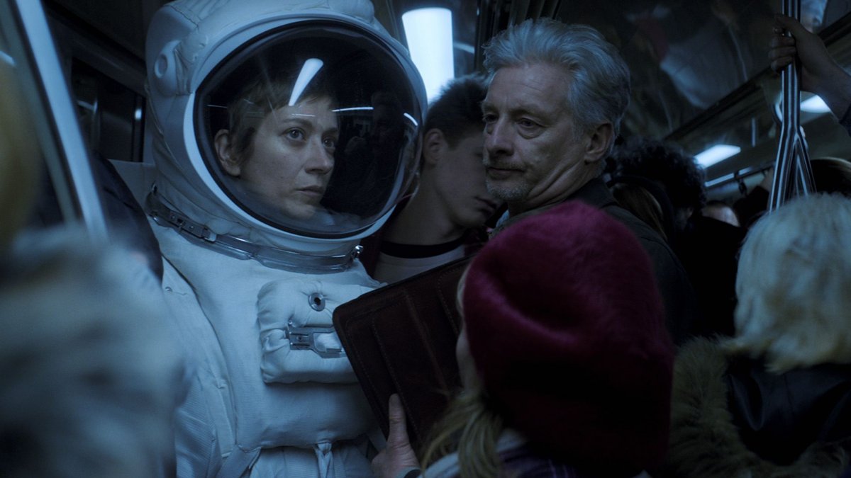 Éva csak űrruhában találkozhat a külvilággal •  Fotó: Mythberg Films