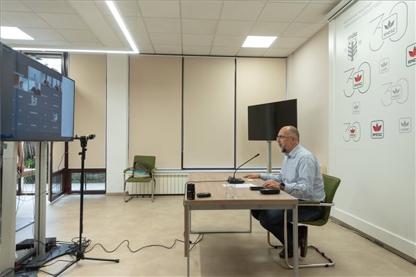 Kelemen Hunor az online tartott sajtótájékoztatón nagyvonalúnak nevezte az ellenzéknek tett ajánlatot •  Fotó: MTI/Kiss Gábor