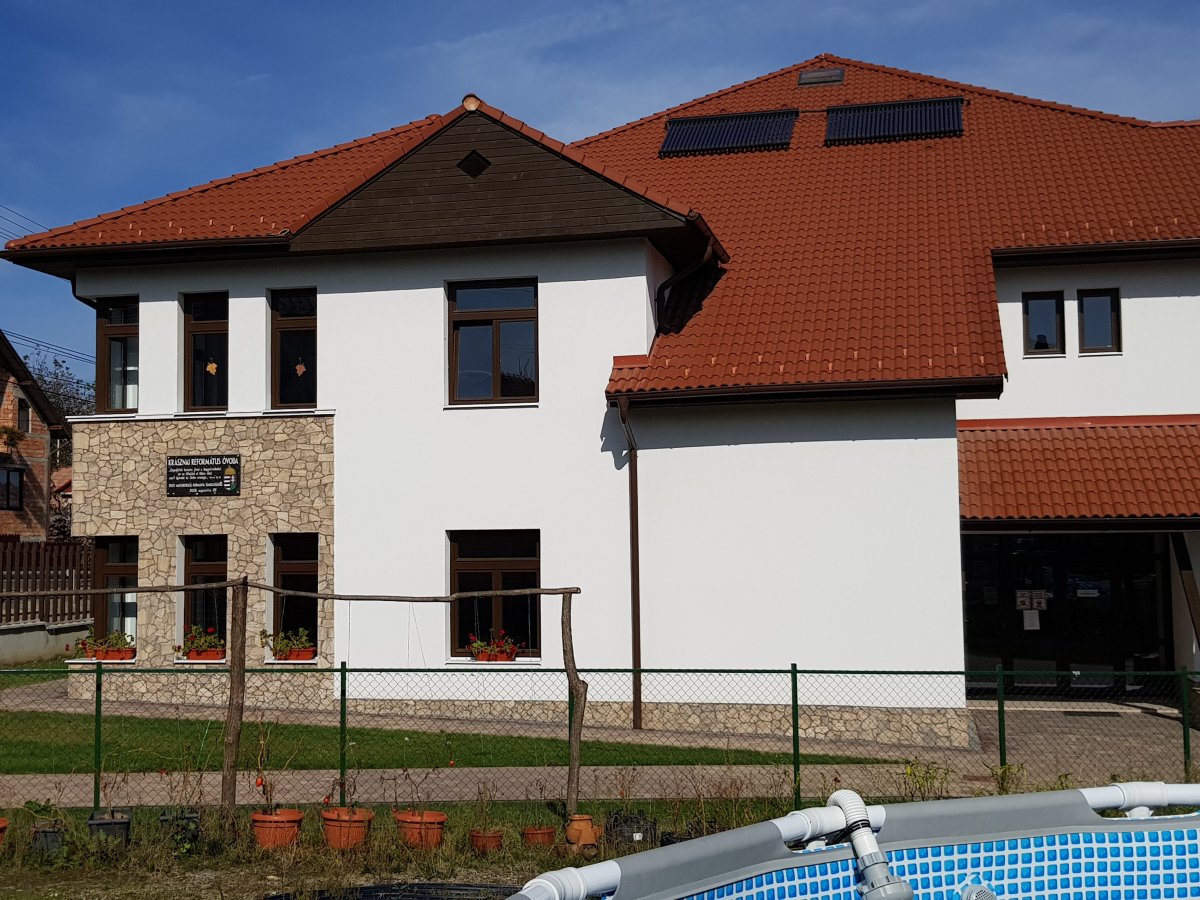 A magyar kormány támogatásával, a református egyház által megépíttetett óvoda, amelyet 2019-ben adtak át Krasznán •  Fotó: Rostás Szabolcs