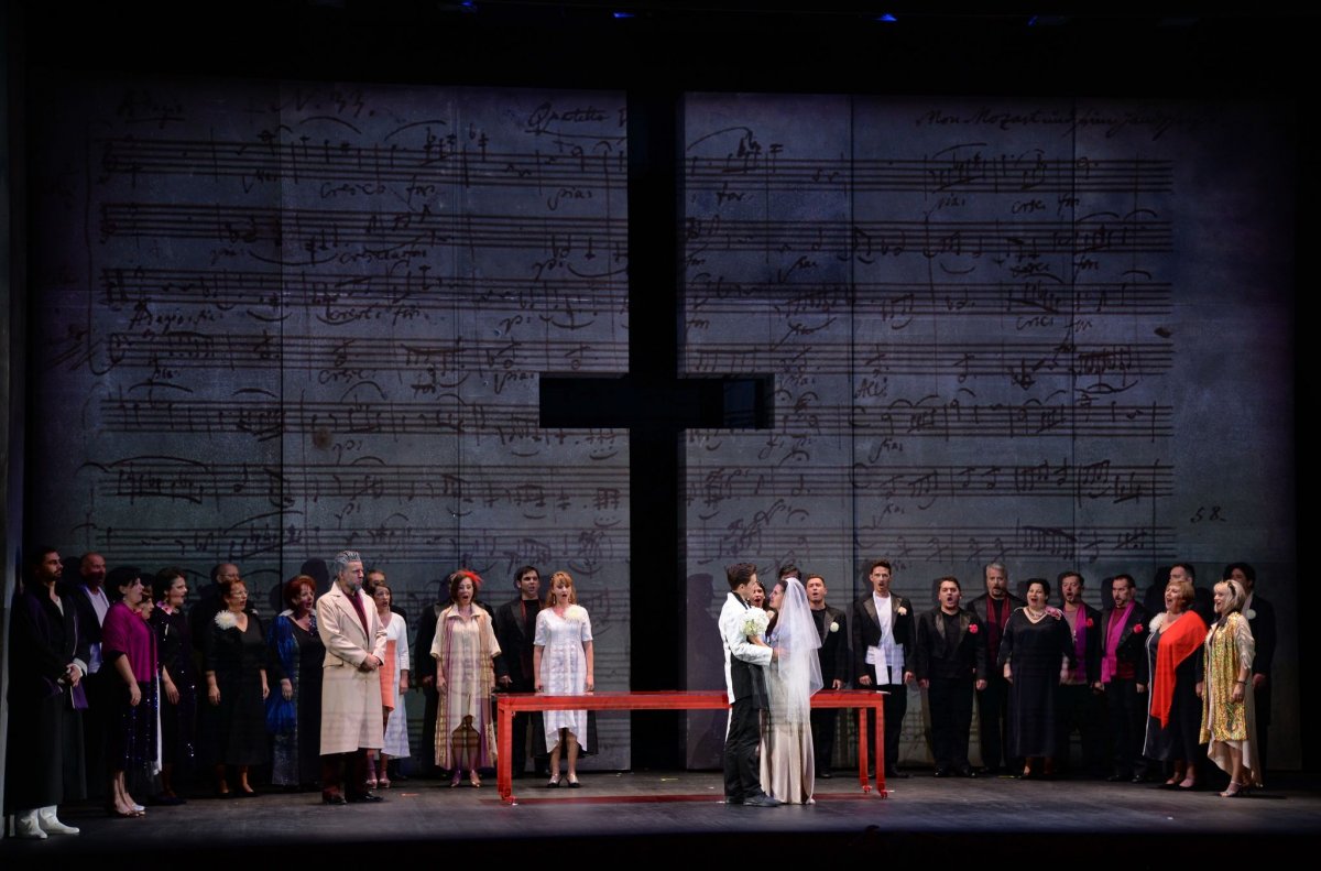 A zene felszabadító, gyógyító erejű – többek közt ez az üzenete a Mozart-operának, amelyet szombaton mutattak be Kolozsváron  •  Fotó: Szabadi Péter/ Kolozsvári Magyar Opera