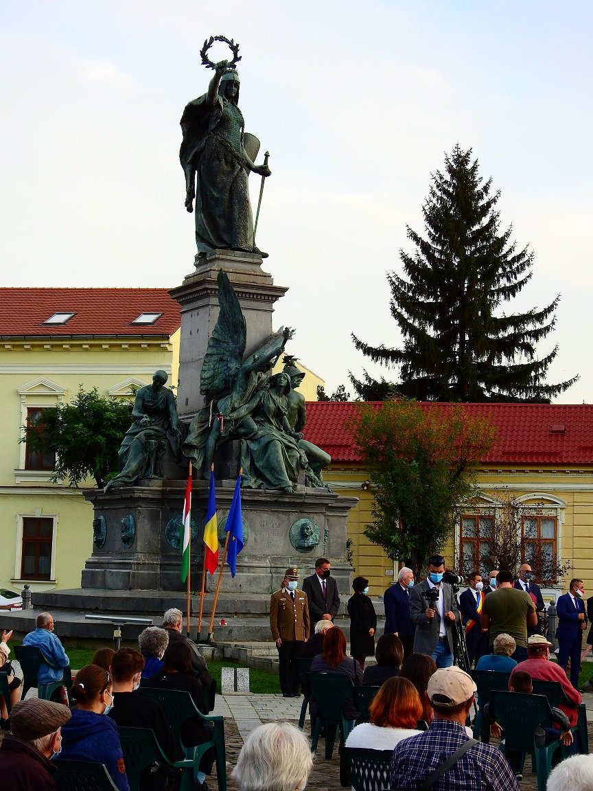 Megemlékezés az aradi Szabadság-szobor tövében &bullet;  Fotó: Makkay József