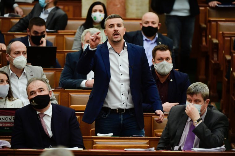 Szélsőjobbról balra: súlytalanná tenné a határon túliak állampolgári jogát Jakab Péter, a Jobbik elnöke