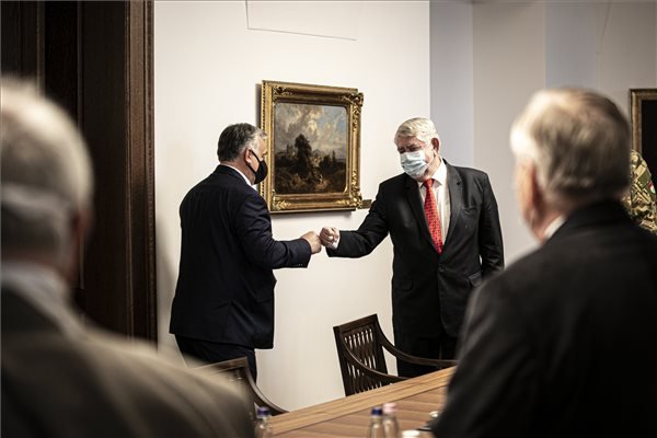 Orbán Viktor járványhelyzetről, átoltási tervről tárgyalt akadémikusokkal