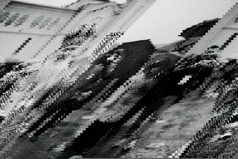 Több ezer ortodox zarándok látogatott el kedden Szent András barlangjához