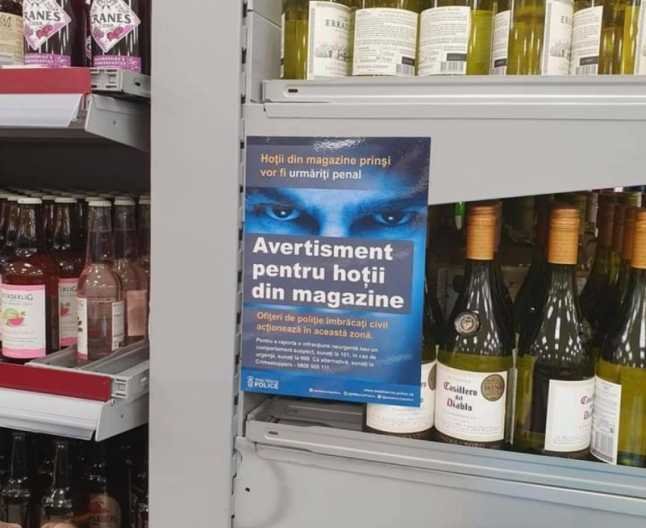 Eltávolította a Tesco a plakátokat, amelyek csak románul figyelmeztettek, hogy lopni bűncselekmény