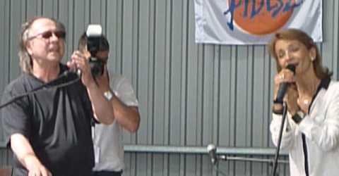 Balázs Fecó és Keresztes Ildikó egy közös fellépésen •  Fotó: Youtube.com