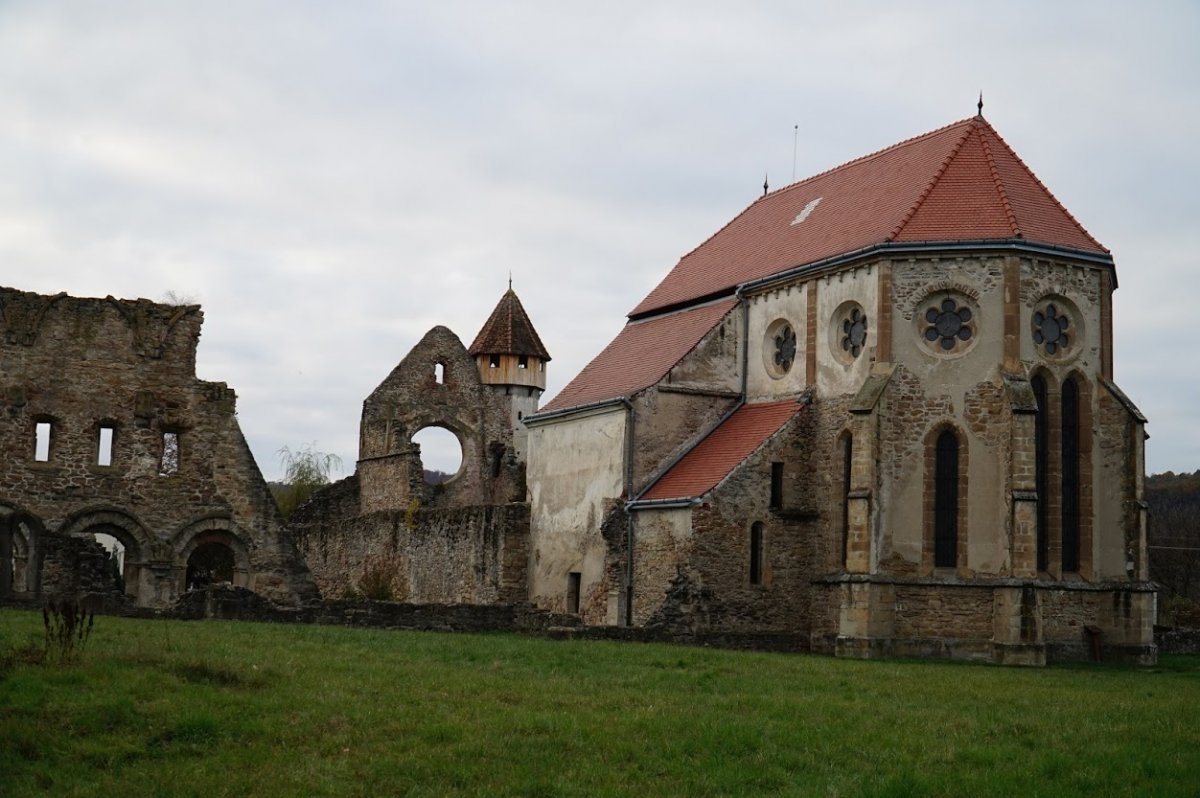 A kerci ciszterci apátság kolostora •  Fotó: Deák Szidónia
