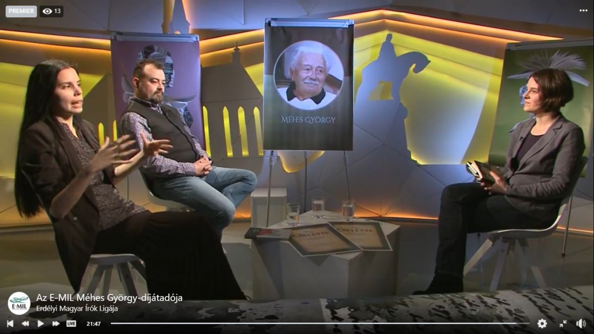 Sánta Miriám, Király Zoltán és az őket faggató Márton Evelin a pénteki online díjátadón •  Fotó: Krónika