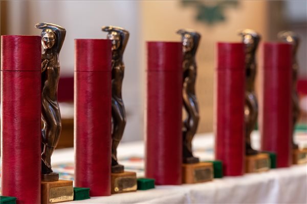 „Az erdélyi Oscar”. A közművelődés terén kiemelkedő tevékenységet folytató személyiségeket díjazták •  Fotó: MTI/Kiss Gábor