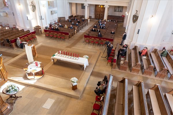 Az ünnepséget szűk körben, a kolozsvári Alsóvárosi Református Egyházközség Kétágú templomában tartották • Fotó: MTI/Kiss Gábor