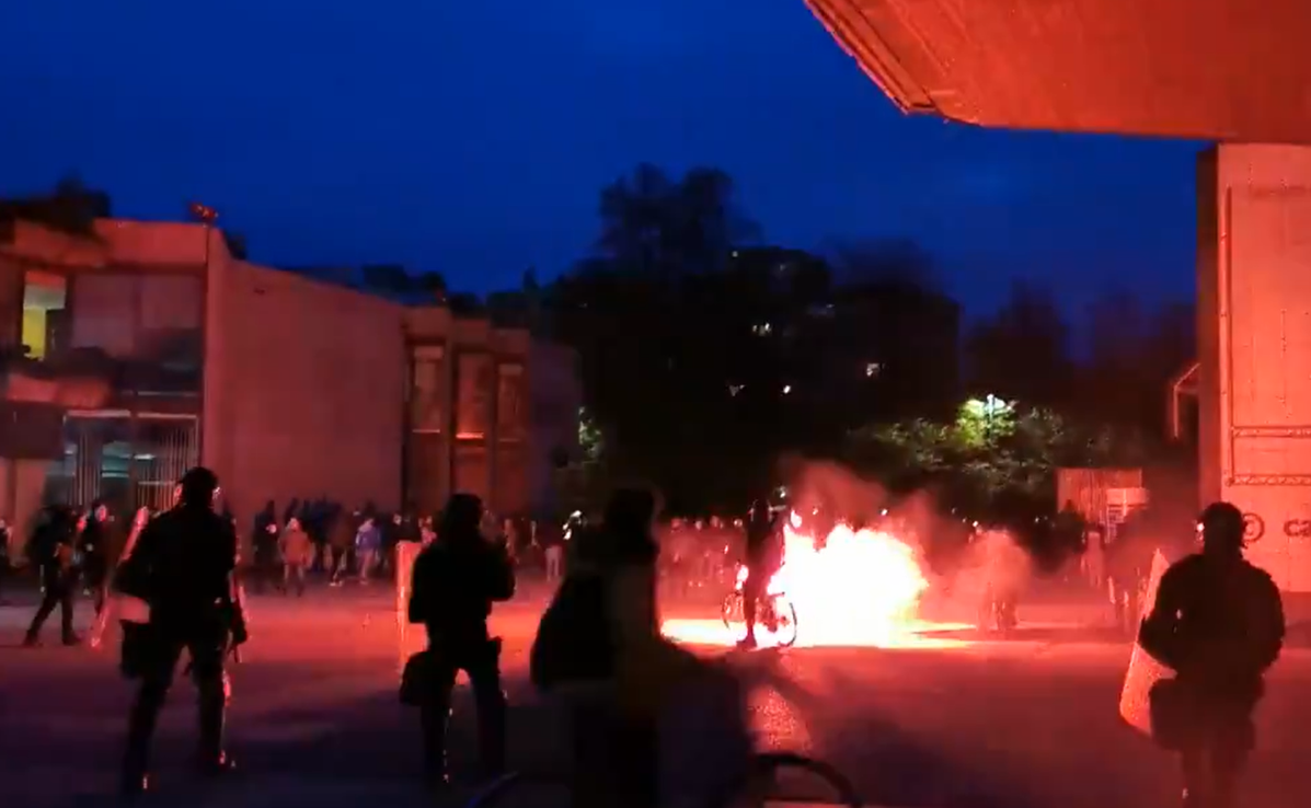 Gyújtogattak is a karhatalommal összetűző demonstrálók a szlovén fővárosban •  Fotó: Nova24TV