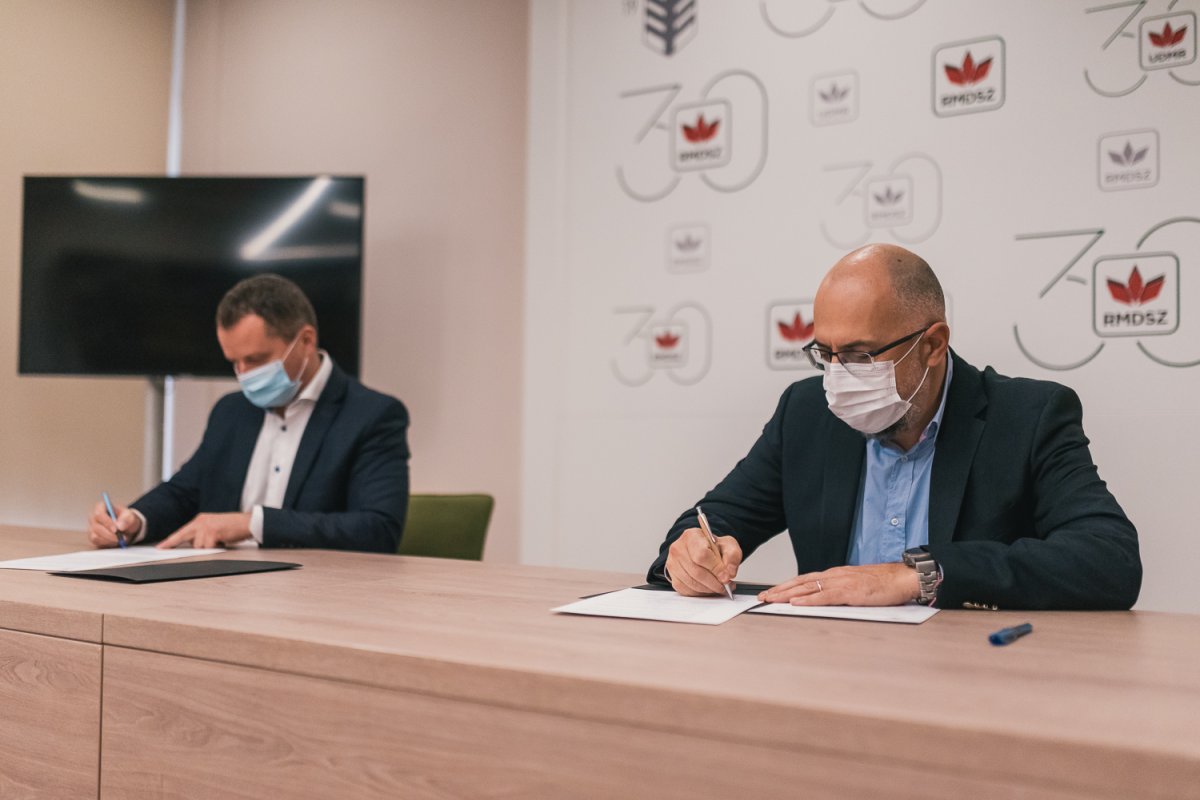 Aláírt erdélyi magyar együttműködés. „Konkrét és elszámoltatható” terveket vár az összefogáson túl a székelyudvarhelyi Civilek a Közéletért Mozgalom &bullet;  Fotó: Gönczy Tamás