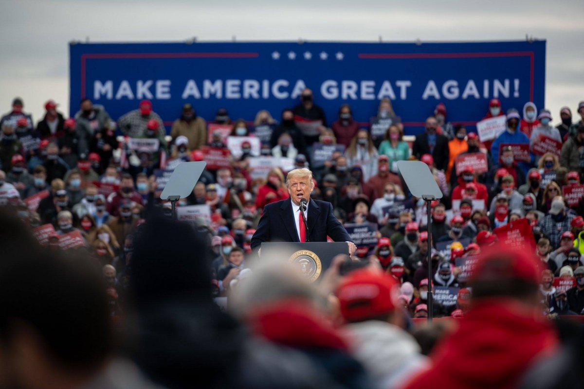 &bullet;  Fotó: Donald Trump/Facebook